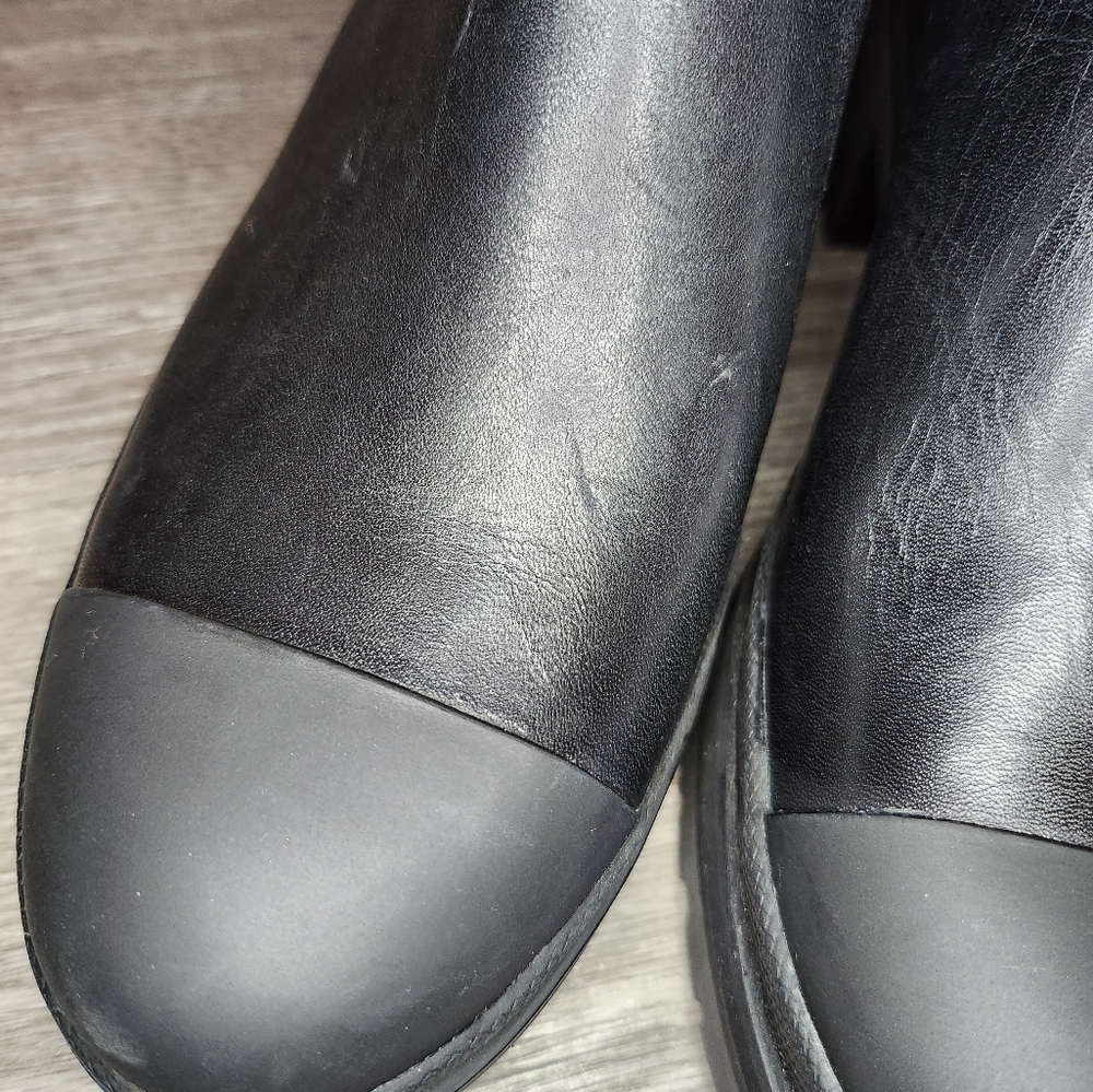 Michael Kors Chelsea Boot - Picture 3 of 6